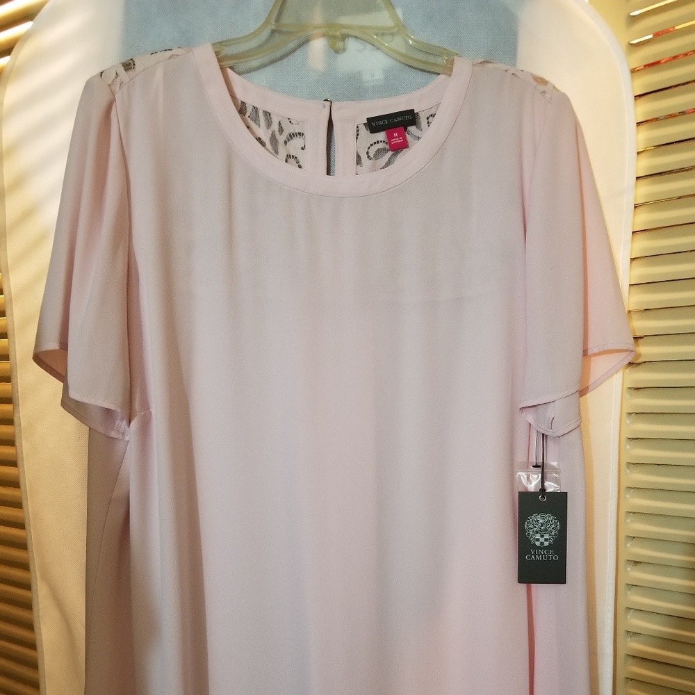 VINCE CAMUTO BLOUSE 💖💖💖